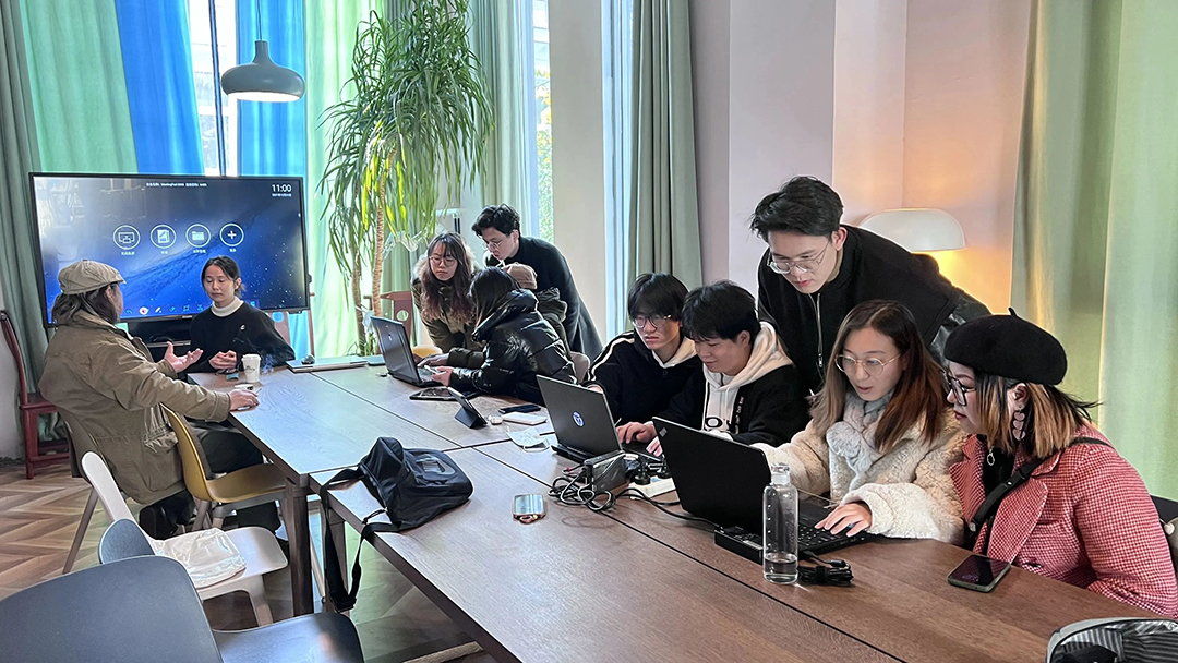 20《坐观天下——汉字元素+坐具=?》 师生探讨作品.jpg 20《坐观天下——汉字元素+坐具=?》 师生探讨作品.jpg