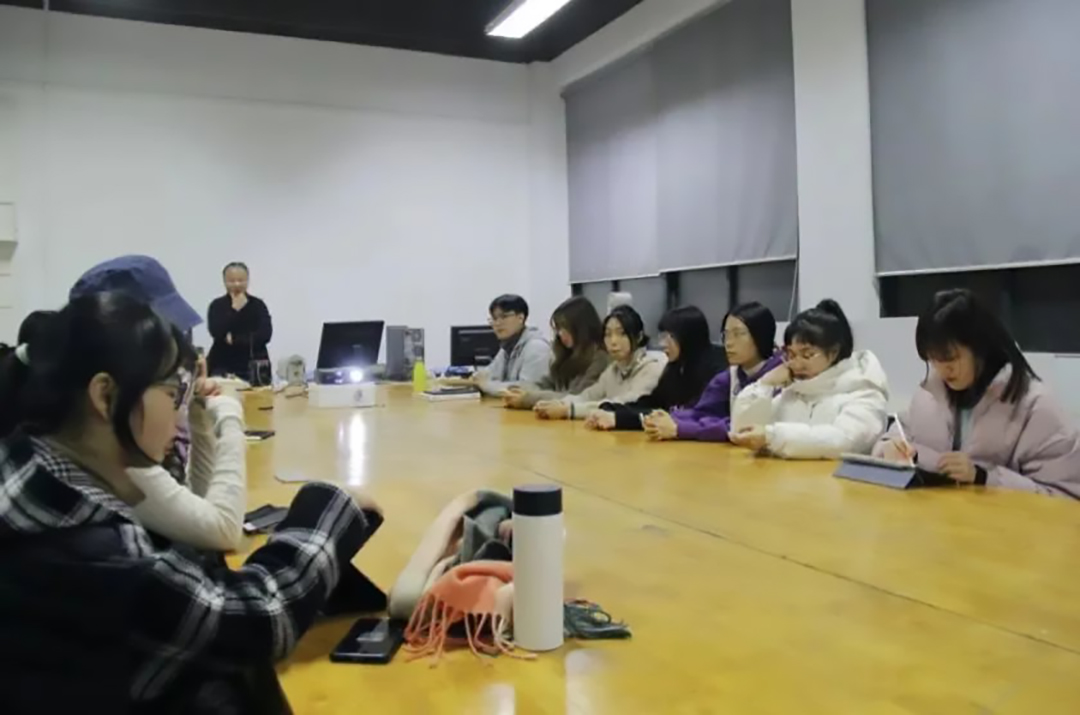 24《字修馆》 师生探讨作品.jpg 24《字修馆》 师生探讨作品.jpg